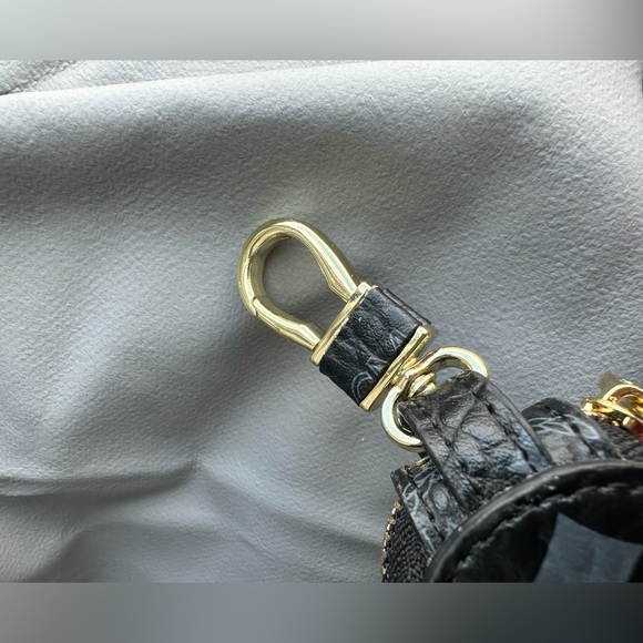 MCM Black Leather Key Pouch - Maxi Visetos – Gold Hardware – Cowhide Leather - Picture 8 of 10